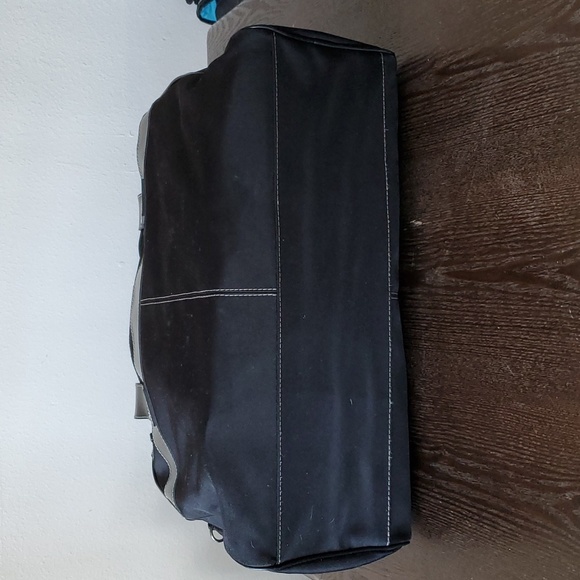 Givenchy Parfums Black Weekender Overnight Shoulder Tote CarryOn Duffle TRAVEL - Picture 10 of 14